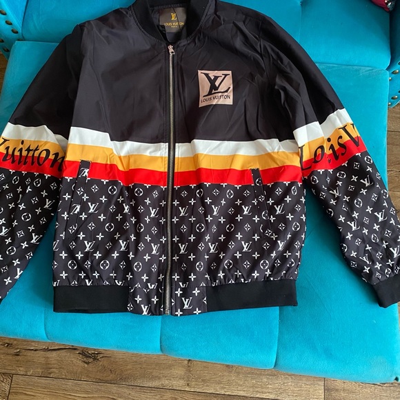 Beautiful jacket - Picture 2 of 3